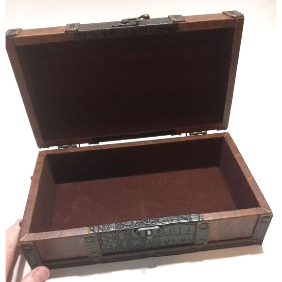 Leather and Alligator Skin Look Keepsake Box W/Latch About 10 x 6 x 3.5 In - Picture 7 of 7